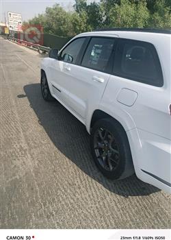 جیپ گراند شیرۆکی